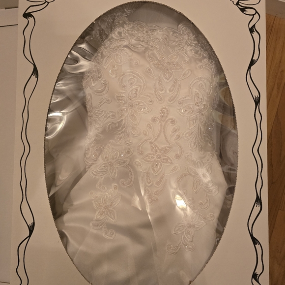 Michelangelo wedding dress size 6 - Picture 10 of 13